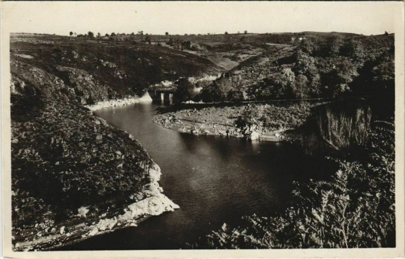 CPA CROZANT La Creuse et la Vallee - Vue en Amont (1144135)