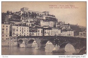 Ponte Della Pietra Colla Veduta Del Castello S. Pietro, Verona (Veneto), Ital...