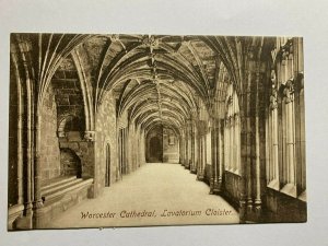 UNUSED VINTAGE POSTCARD - WORCESTER CATHEDRAL LAVATORIUM CLOISTER    (KK676) 