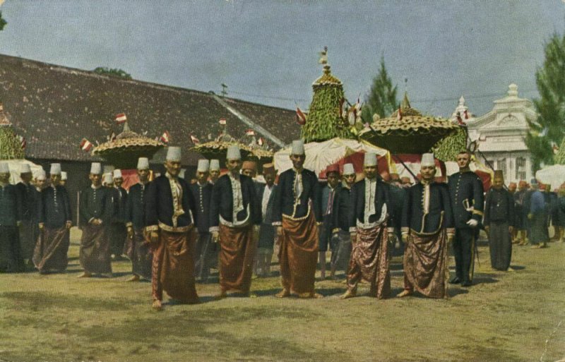 indonesia, JAVA SURAKARTA SOLO, Court Officers of the Soenan (1910s) Postcard