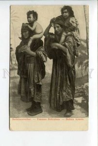 424368 PALESTINE Bedouin women w/ children Vintage postcard