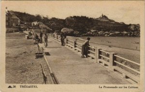 CPA TREGASTEL La Promenade sur les Cabines (1165277)