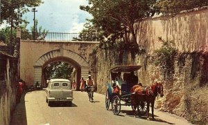 Postcard Gregory Arch Landmark in Old Nassau, Nassau, Bahamas.   Q7