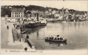 CPA TROUVILLE Le Bac de Deauville (1225446)