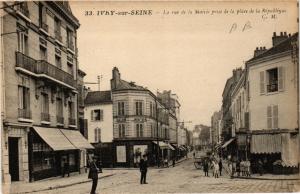 CPA IVRY-sur-SEINE - La rue de la Mairie prise de la place de la .. (659503)