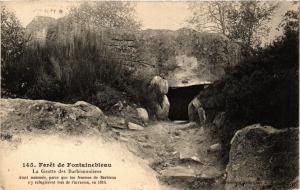 CPA Foret de FONTAINEBLEAU La Grotte des Barbisonnieres Ainsi nommée (249236)