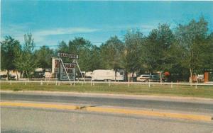 Autos Overnight Grandview Trailer Park 1971 Postcard 13222 Thermopolis Wyoming