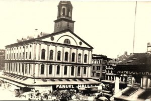 1911 BOSTON MASSACHUSETTS FANUEL HALL HORSES WAGONS RPPC POSTCARD P677