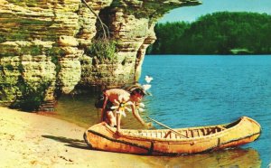 USA Swallows Nests Wisconsin Dells Wisconsin Chrome Postcard  03.80