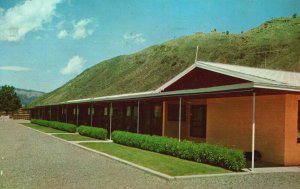 Vintage Postcard 1966 Westernaire Motel Yellowstone National Park Gardiner MT