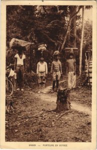 PC ETHNIC TYPES PORTEURS EN VOYAGE GABON AFRICA (A23364)