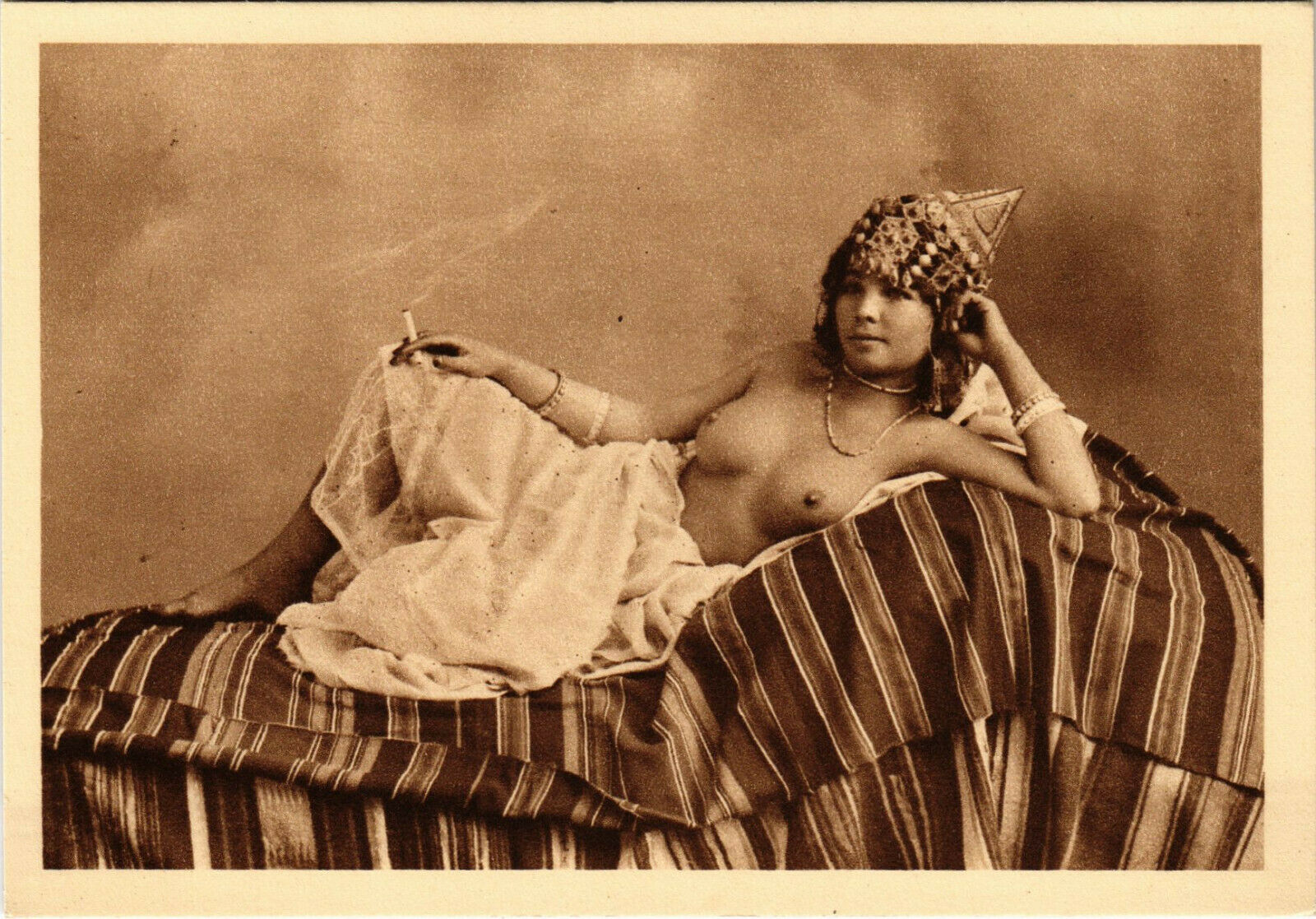 PC CPA Ethnic Nude Native Mandibu Type Young Females Vintage Postcard  (B634)  Europe - France - Provence-Alpes-Cote d'Azur - Alpes Maritimes  [06] - N / HipPostcard