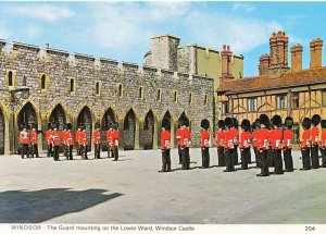 Berkshire Postcard - Windsor - The Guard Mounting On The Lower Ward   SM236