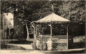 CPA SURGERES Le Kiosque de Musique dans le Parc de l'Hotel de Ville (667141)