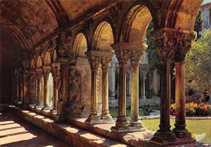 BR86552 arles cloitre saint trophime france