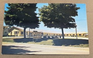 UNUSED POSTCARD - MANOR MOTEL, SOUTH NEWBERRY AVE., NEWBERRY, MICHIGAN