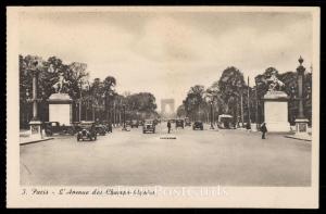 Paris - L'Avenue des Champs-Elysees