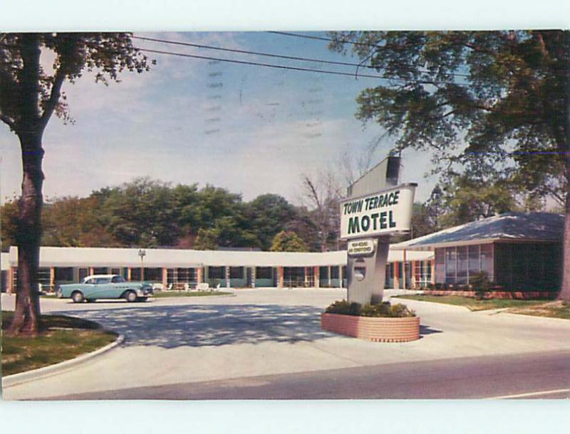 Pre-1980 OLD CARS & TOWN TERRACE MOTEL Moultrie Georgia GA s8546