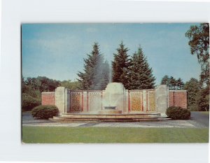 Postcard The colorful fountain, Look Park, Northampton, Massachusetts