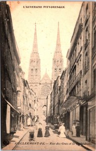 France Clermont-Ferrand Rue des Gras et la Cathedrale Vintage Postcard C017