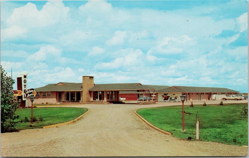 Holiday House Motel Saskatoon SK Saskatchewan Unused Vintage Postcard D70