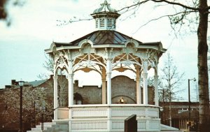 Vintage Postcard The Gazebo Public Square Medina Ohio OH