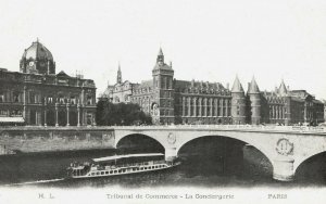 Paris France, Tribunal de Commerce La Conciiergerie Vintage Postcard Bridge