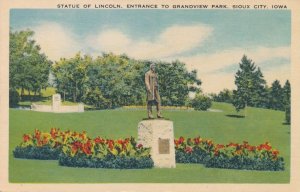 Sioux City, Iowa - Statue of Lincoln at Entrance to Grandview Park - Linen