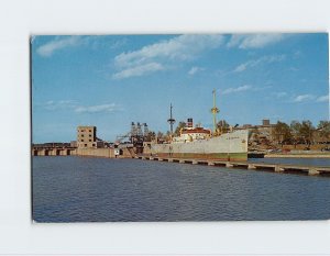 Postcard A Nature Color View of The Welland Ship Canal At Port Colborne, Canada