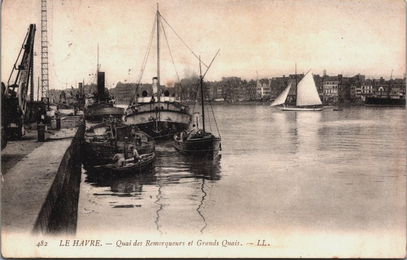France Le Havre Quai des Remorqueurs et Grands Quais Vintage Postcard C047
