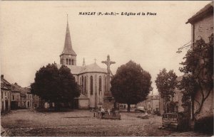 CPA MANZAT L'Eglise et la Place (1254131)