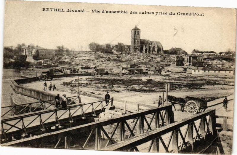 CPA RETHEL - dévasté - Vue d'ensemble des ruines prise du Grand Pont (241119)