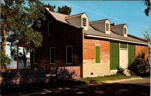 Postcard HOUSE SCENE Biloxi Mississippi MS AO3939