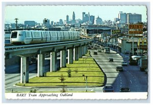 Vintage Bart Train Approaching Oakland, California. Postcard 7GE