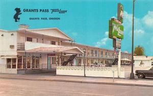 GRANTS PASS, OR Oregon   TRAVELODGE  Josephine County  ROADSIDE Chrome Postcard
