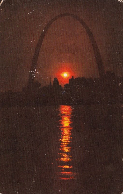 Missouri St Louis Gateway Arch At Sunset