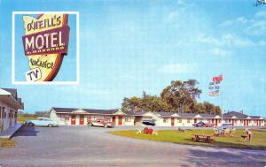 Quebec City P.Q. Canada O'Neill's Motel Old Cars, Postcard