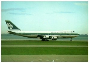 Air New Zealand B747 219B Airplane Postcard Arriving at Auckland 1981