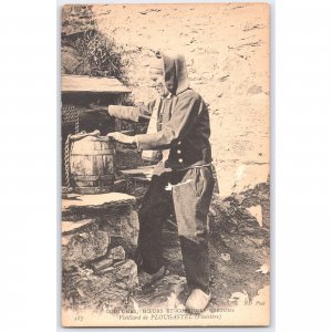 Postcard Vieillard de Plougastel Brittany France Breton Costume Poland