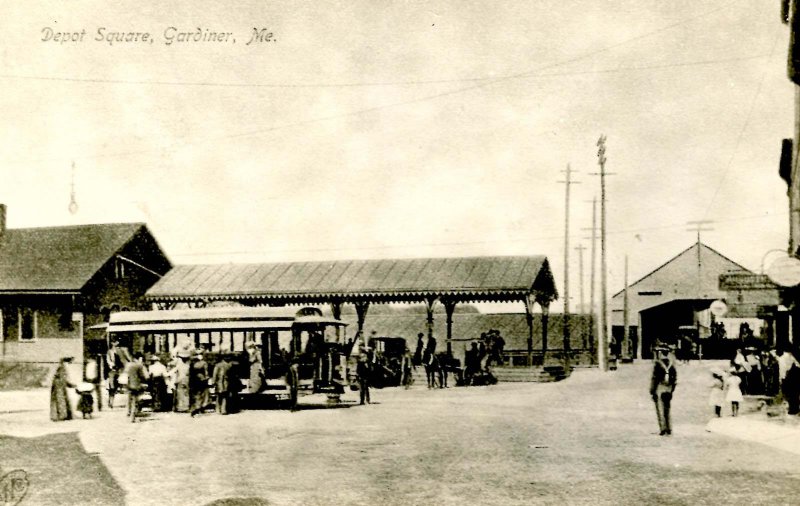 ME - Gardiner. Depot Square.    *RPPC