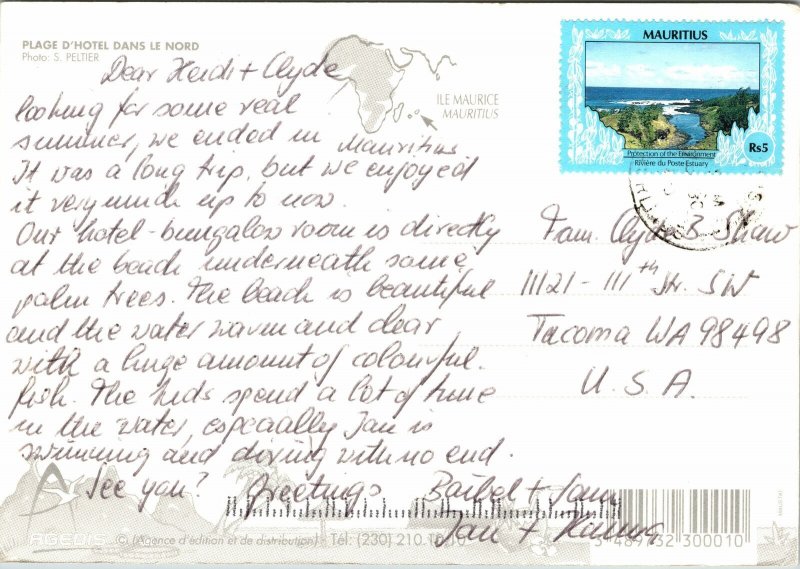 VINTAGE CONTINENTAL SIZE POSTCARD BEACHFRONT VIEW MAURITIUS AFRICA