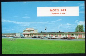 Quebec REPENTIGNY Motel Pax on the outskirts of Montreal older cars - Chrome