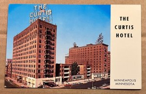 UNUSED POSTCARD - THE CURTIS HOTEL, MINNEAPOLIS, MINNESOTA