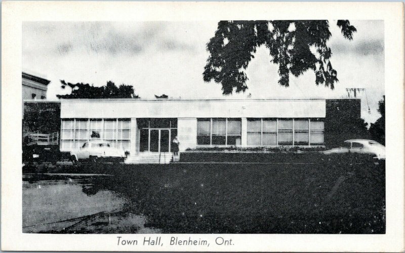 postcard Blenheim, Ontario - Town Hall