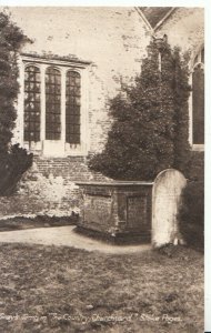 Buckinghamshire Postcard - Grays Tomb in Churchyard - Stoke Poges - Ref 15484A