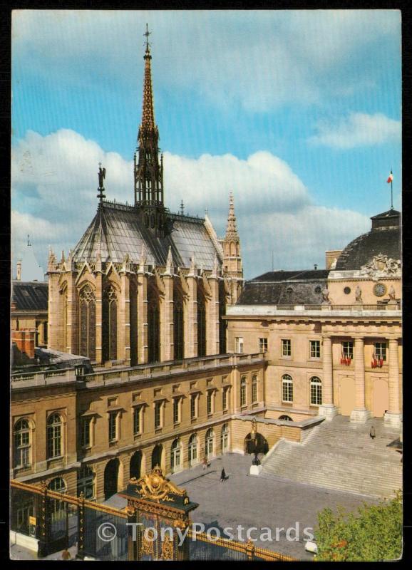 Le Sainte Chapelle et le Palais de Justice (Cour du Mai)