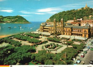 Vintage Postcard San Sebastian Parque De Alderdi-Eder Y Ayuntamiento Spain