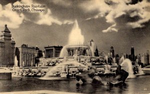 Chicago, Illinois - The Buckingham Fountain in Grant Park - c1920