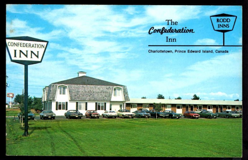 Canada PEI CHARLOTTETOWN The Confederation Inn with older cars pm1984 - Chrome