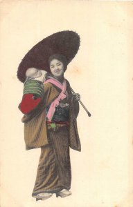 JAPAN JAPANESE WOMAN WITH BABY & UMBRELLA POSTCARD (c. 1910)